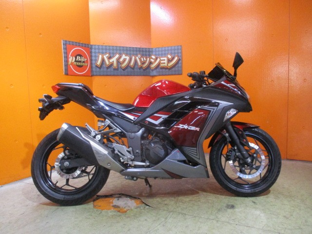 横から見てもこの通り状態状態グッド！やはりこのオリジナルオールペンのフレアレッドはかっこいいですよね